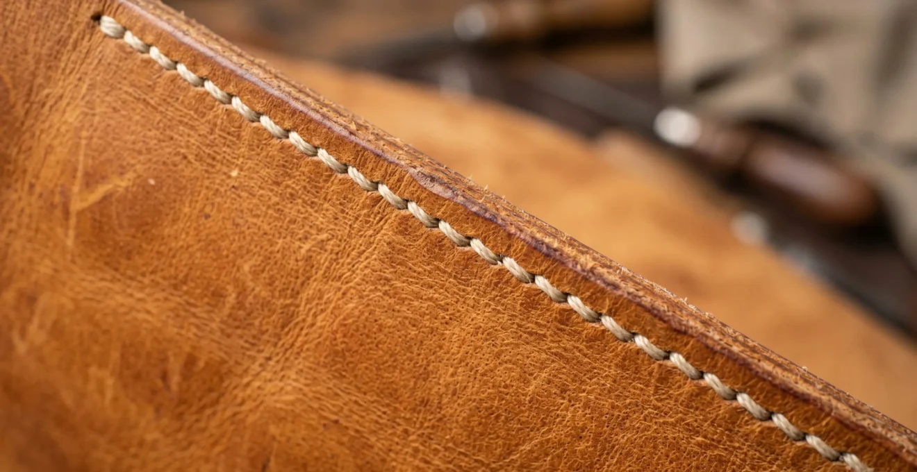 Sac en cuir pleine fleur artisanal fabriqué en France avec couture main visible