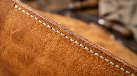 Sac en cuir pleine fleur artisanal fabriqué en France avec couture main visible